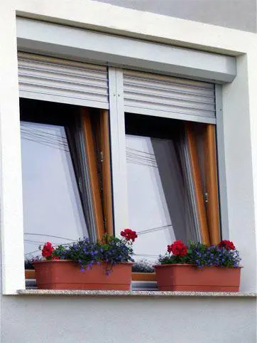 Új típusú műanyag redőny modern designnal és tartós funkciókkal.